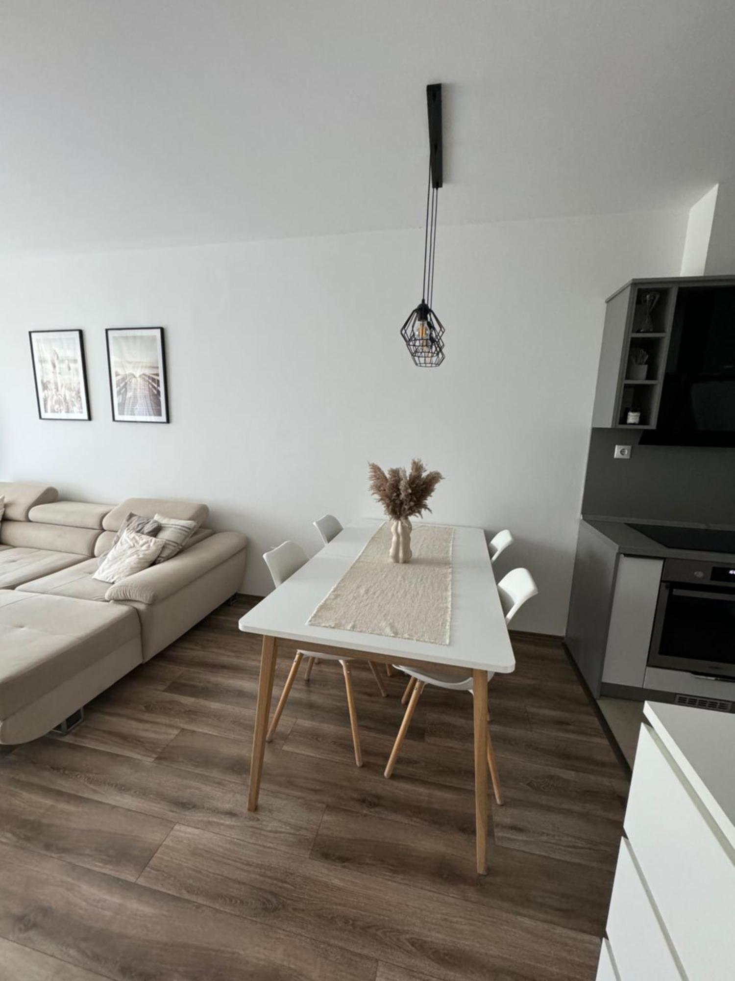 Lelle Resort Apartman Balatonlelle Eksteriør bilde