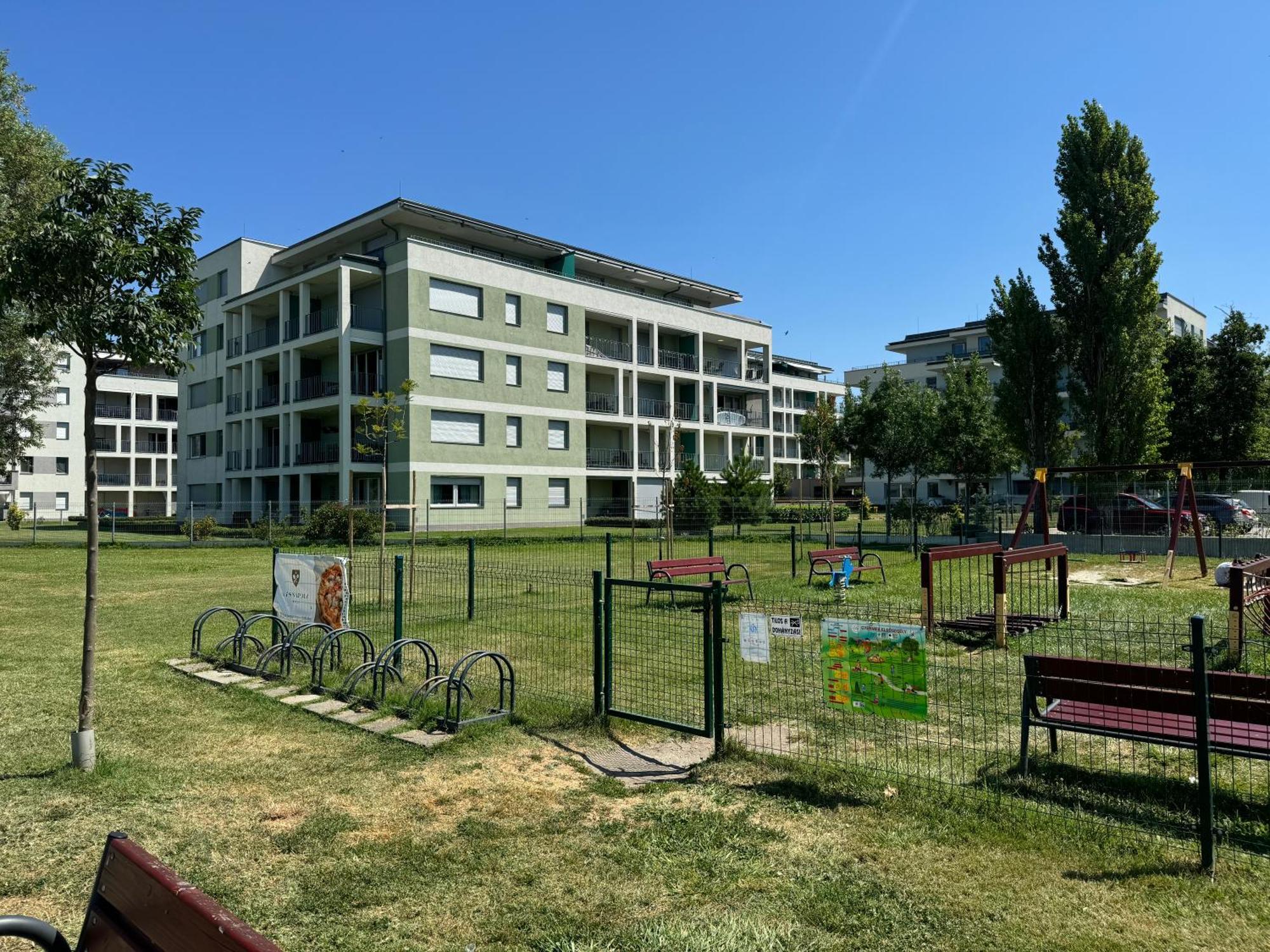 Lelle Resort Apartman Balatonlelle Eksteriør bilde